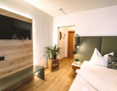 BergBaur - Das Crazy Farming Hotel