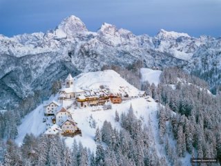 Hotel Rikli Balance - lyžařský balíček s denním přejezdem, bazény a polopenzí v ceně - Julské Alpy - Slovinsko, Bled - Pobytové zájezdy Hotel Rikli Balance - lyžařský balíček s denním přejezdem, bazény a polopenzí v ceně - Julské Alpy - Slovinsko, Bled - Pobytové zájezdy