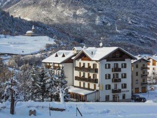 Hotel Alle Rose - Paganella - Itálie, Cavedago - Lyžařské zájezdy