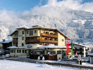 Hotel Alpina - Tyrolsko - Rakousko, Hochzillertal, Hochfügen - Lyžařské zájezdy Hotel Alpina - Tyrolsko - Rakousko, Hochzillertal, Hochfügen - Lyžařské zájezdy