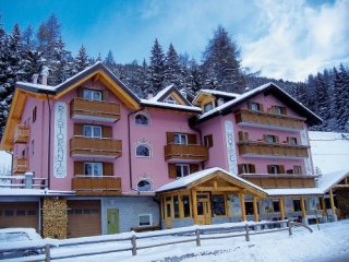 Apartmány La Roccia - Skirama Dolomiti Adamello Brenta - Itálie, Tonale, Ponte di Legno - Lyžařské zájezdy Apartmány La Roccia - Skirama Dolomiti Adamello Brenta - Itálie, Tonale, Ponte di Legno - Lyžařské zájezdy