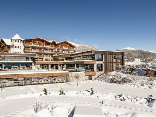 Hotel Alpine Spa Resort Sonnenberg - Dolomiti Superski - Itálie, Rio Pusteria, Bressanone - Valle Isarco - Lyžařské zájezdy Hotel Alpine Spa Resort Sonnenberg - Dolomiti Superski - Itálie, Rio Pusteria, Bressanone - Valle Isarco - Lyžařské zájezdy