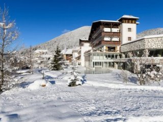 Romantik Hotel Post Cavallino Bianco - Dolomiti Superski - Itálie, Val di Fassa e Carezza - Lyžařské zájezdy Romantik Hotel Post Cavallino Bianco - Dolomiti Superski - Itálie, Val di Fassa e Carezza - Lyžařské zájezdy