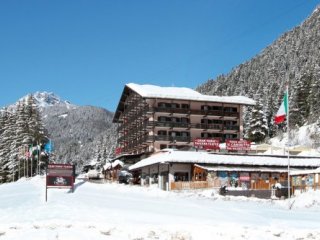 Hotel & Club Il Caminetto S - Dolomiti Superski - Itálie, Val di Fassa e Carezza - Lyžařské zájezdy Hotel & Club Il Caminetto S - Dolomiti Superski - Itálie, Val di Fassa e Carezza - Lyžařské zájezdy