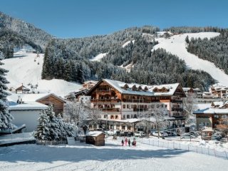 Hotel Corona - Dolomiti Superski - Itálie, Kronplatz - Plan de Corones - Lyžařské zájezdy Hotel Corona - Dolomiti Superski - Itálie, Kronplatz - Plan de Corones - Lyžařské zájezdy
