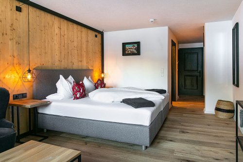 Hotel Basur - Tyrolsko - Rakousko, Ski Arlberg - St. Anton, Zürs, Lech - Lyžařské zájezdy
