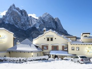 Hotel Mirabell Alpine Garden Resort & Spa - Dolomiti Superski - Itálie, Val Gardena, Alpe di Siusi - Lyžařské zájezdy Hotel Mirabell Alpine Garden Resort & Spa - Dolomiti Superski - Itálie, Val Gardena, Alpe di Siusi - Lyžařské zájezdy