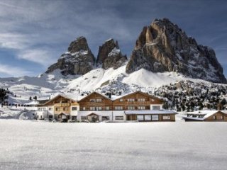 Passo Sella Dolomiti Mountain Resort - Dolomiti Superski - Itálie, Val Gardena / Alpe di Siusi - Lyžařské zájezdy Passo Sella Dolomiti Mountain Resort - Dolomiti Superski - Itálie, Val Gardena / Alpe di Siusi - Lyžařské zájezdy